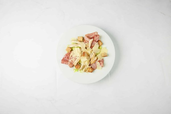 Come si prepara un'insalata di polpo con patate, olive e capperi?