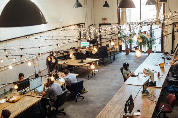 Come la scelta di mobili ergonomici può influenzare la produttività in uno spazio di co-working?