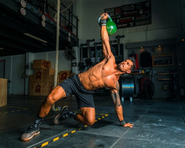 Come adattare gli esercizi di CrossFit per un programma di riabilitazione muscolare?